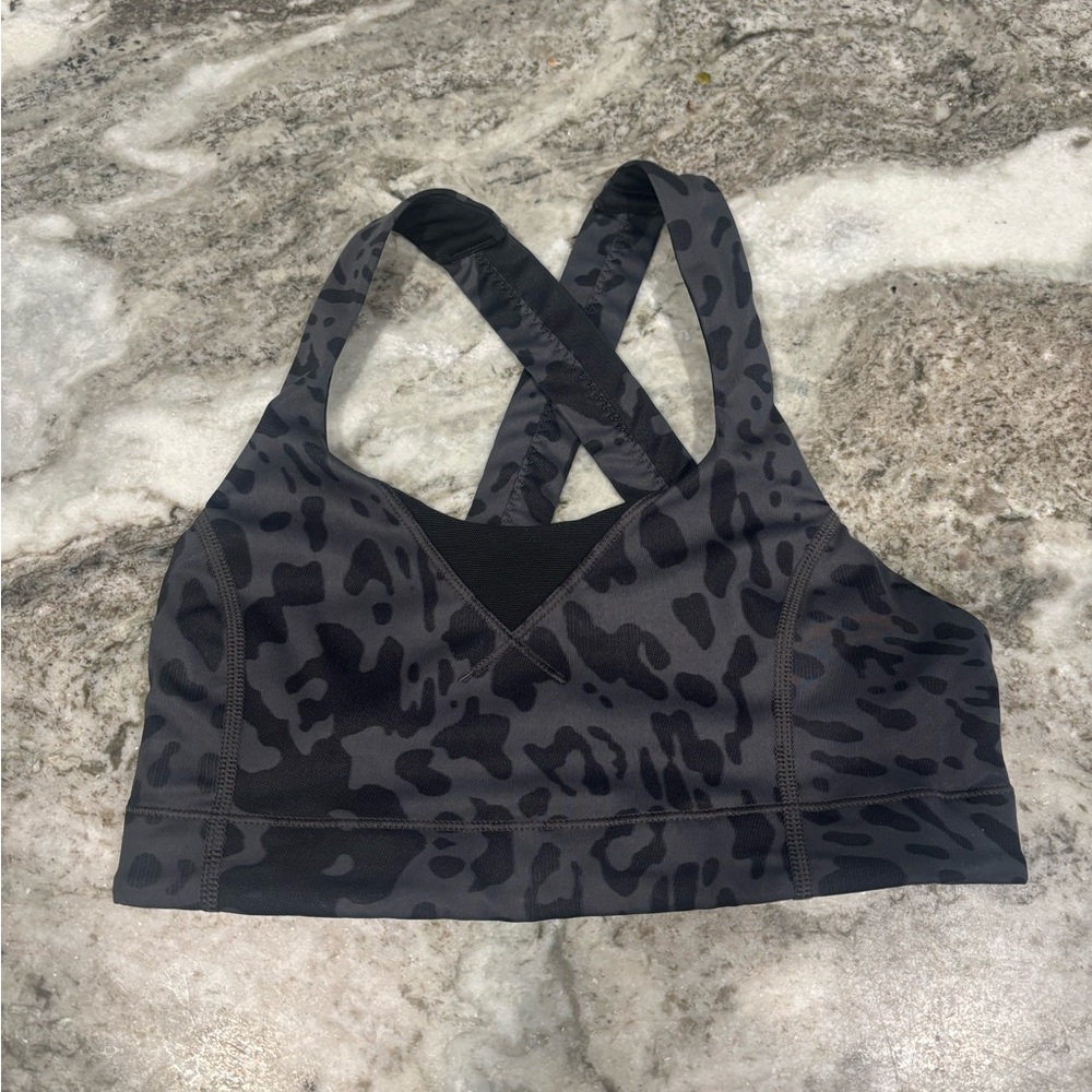 Lululemon size:4 In A Flash Bra lI
Animal Swirl Coal Black energy all sport